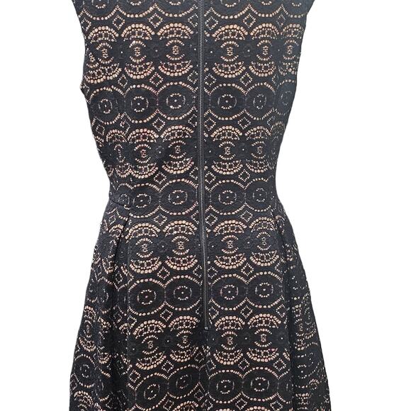 Vince Camuto Elegant Black Scalloped Sequin Lace Dress, size 10 - Picture 4 of 9